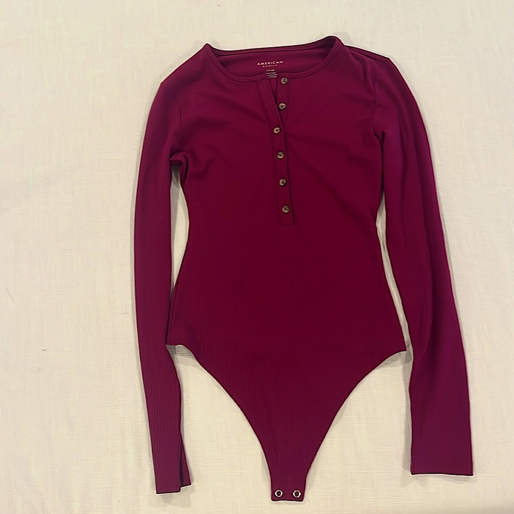 American Eagle Magenta body suit!!